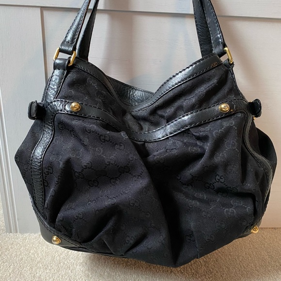 SOLD **AUTHENTIC GUCCI HANDBAG** - Picture 6 of 16